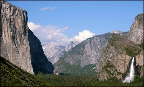 Yosemite National Park: A view of Yosemite Valley from Tunnel View Yosemite Valley from Tunnel View