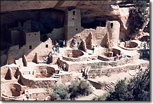 Mesa Verde National Park: A view of Ancient Puebloan ruins Ancient Puebloan ruins at Mesa Verde National Park