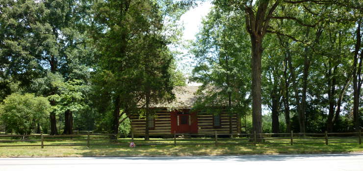 Kennesaw Mountain National Battlefield Park: A view of the restored cabin on Kolb's Farm The restored cabin on Kolb's farm, Kennesaw Mountain National Battlefield Park