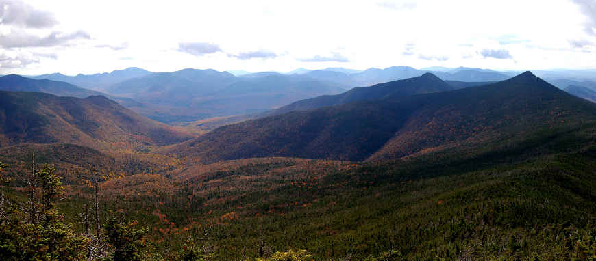 A view of forested mountains and valleys in the fall at Pemigewasset Wilderness