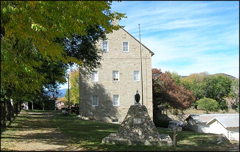Ceran St. Vrain grain mill