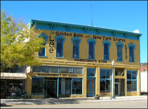 1st Street in Raton