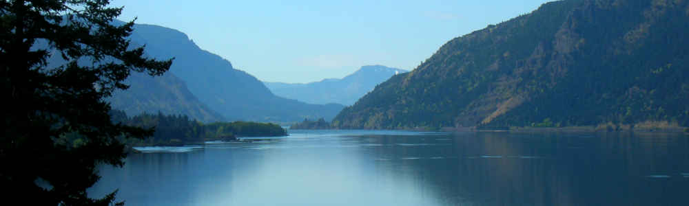 The Columbia River Gorge between Oregon and Washington
