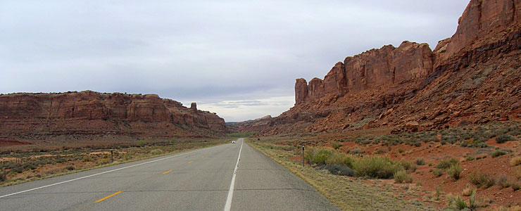 Starting into the Dead Horse Point Scenic Drive