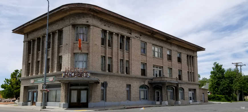 Milford, UT: The old Milford Hotel in downtown The old Milford Hotel, now an empty building