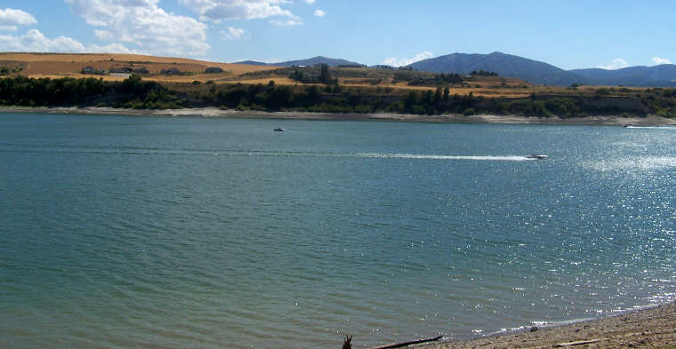 Hyrum, UT: Hyrum Reservoir Boating at Hyrum State Park