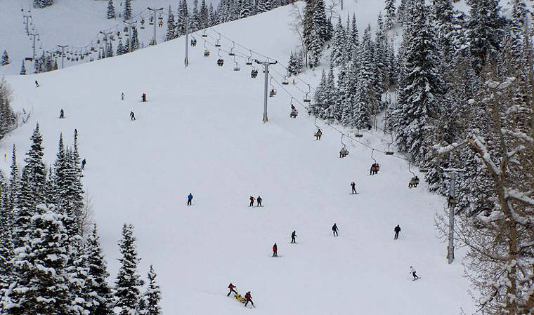 Snowbird Ski Resort: A view down from the tram The view down from the tram at Snowbird