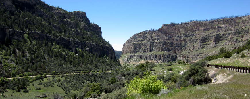 Coming into the U-shaped glacier-carved valley of Ten Sleep Canyon