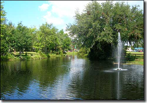 The entry fountain at Ellie Schiller Homosassa Springs Wildlife State Park