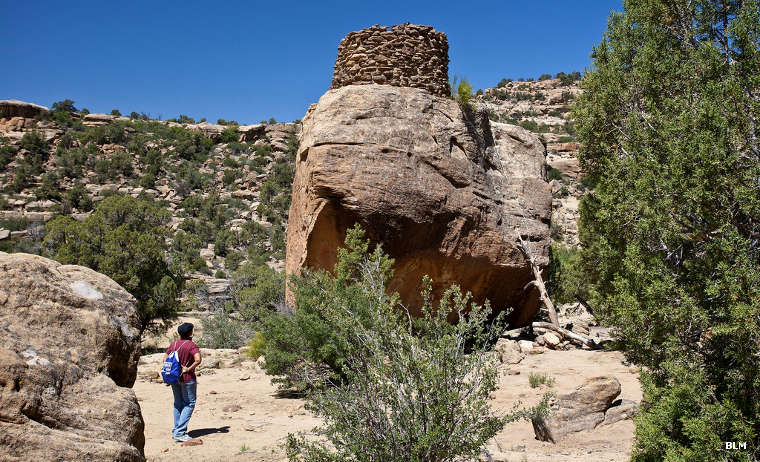 A Navajo Pueblito on top of a boulder in Simon Canyon