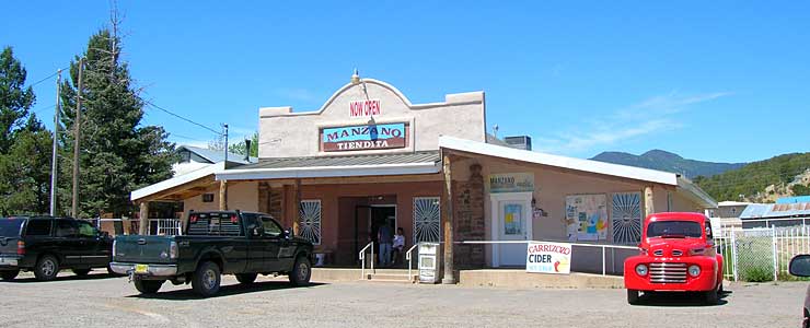 La Tiendita in the village of Manzano